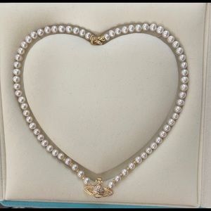 Vivienne Westwood pearl necklace. Freshwater pearl compared to akoya quality
